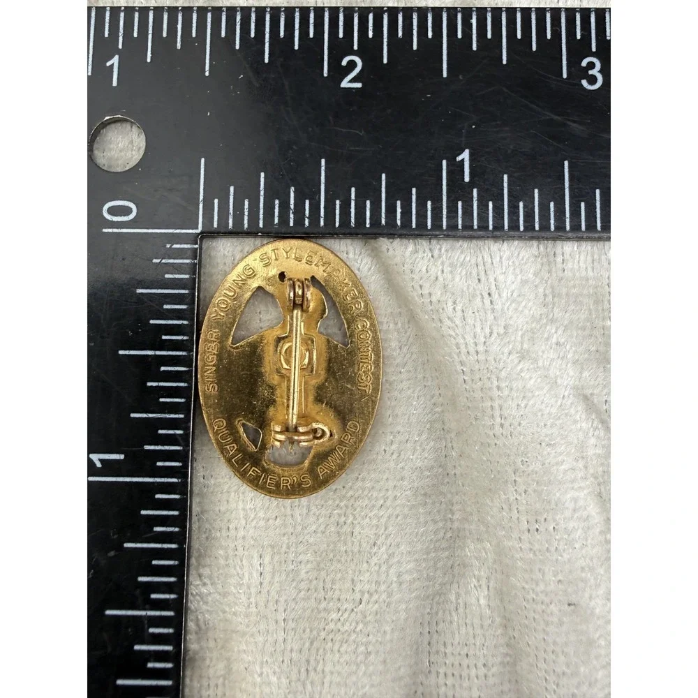 Vintage Singer Young Style Maker Contest Brooch Gold‎ Tone Signed